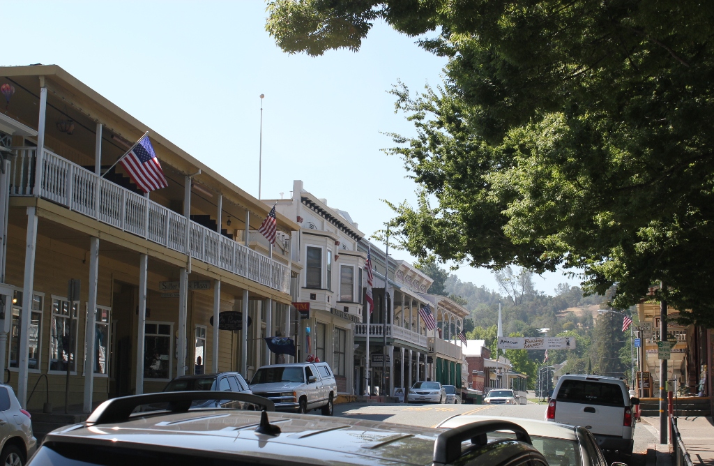 Antique shops in downtown Sutter Creek California